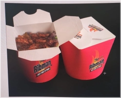 Heerlijke pulled ribs met de Ribmansaus in een box met gebakken aardappelschijfjes en salade!