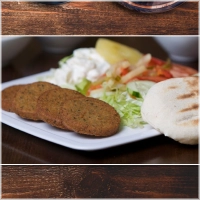 falafel pure ingerdiinten<br>biologische ingerdineten zijn bilogisch glutenvrijgeschikt voor veganisten en wordt geen gebruik van kunstmatige kleur of smaakstoffenVegetarisch &nbsp;Alle schotels wordt geserveerd met salade, appelkomkommer salade, gebakken aardappelen en pita brood